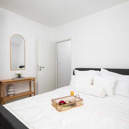 Apartments And Rooms Jakic 梅杜林 外观 照片