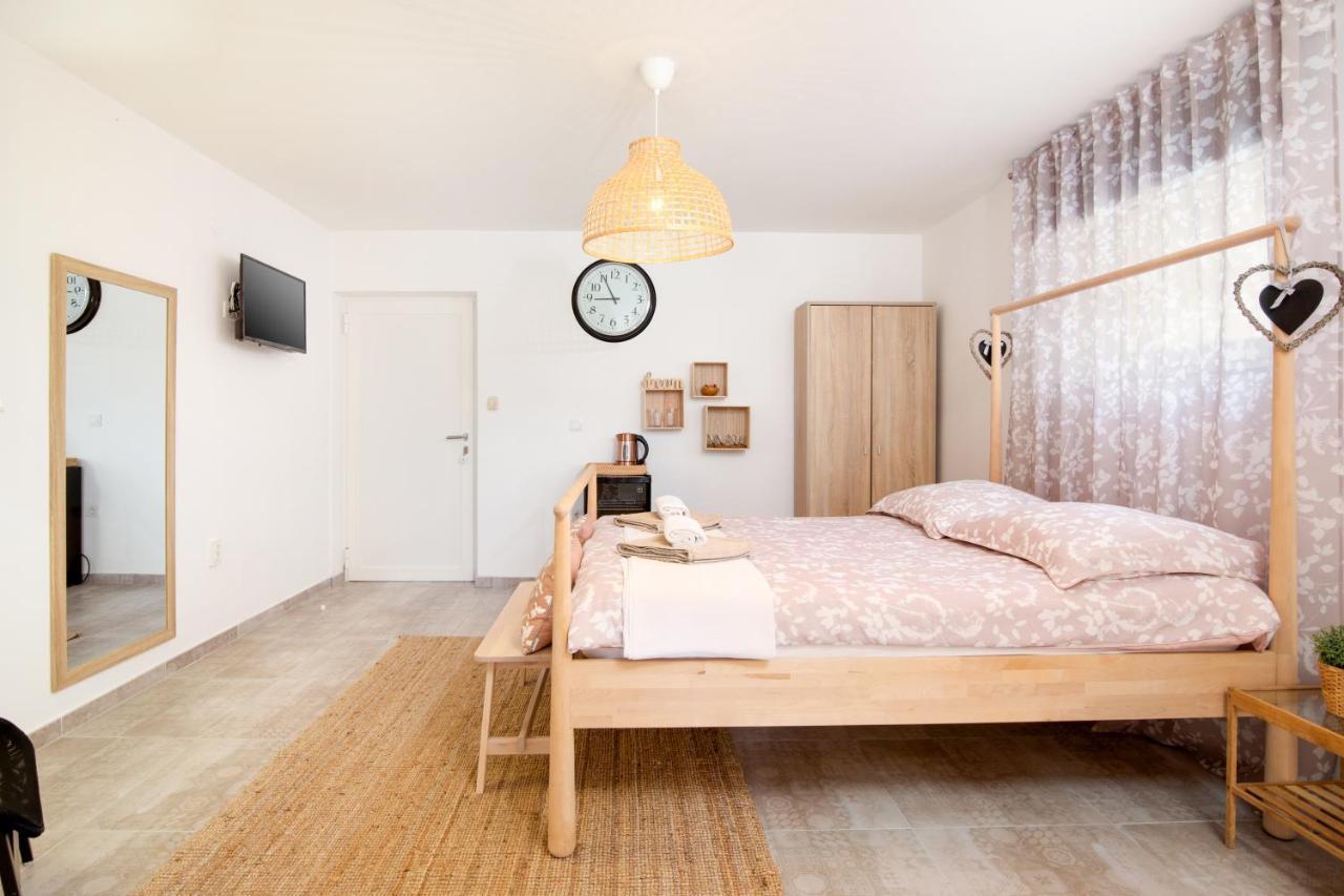 Apartments And Rooms Jakic 梅杜林 外观 照片