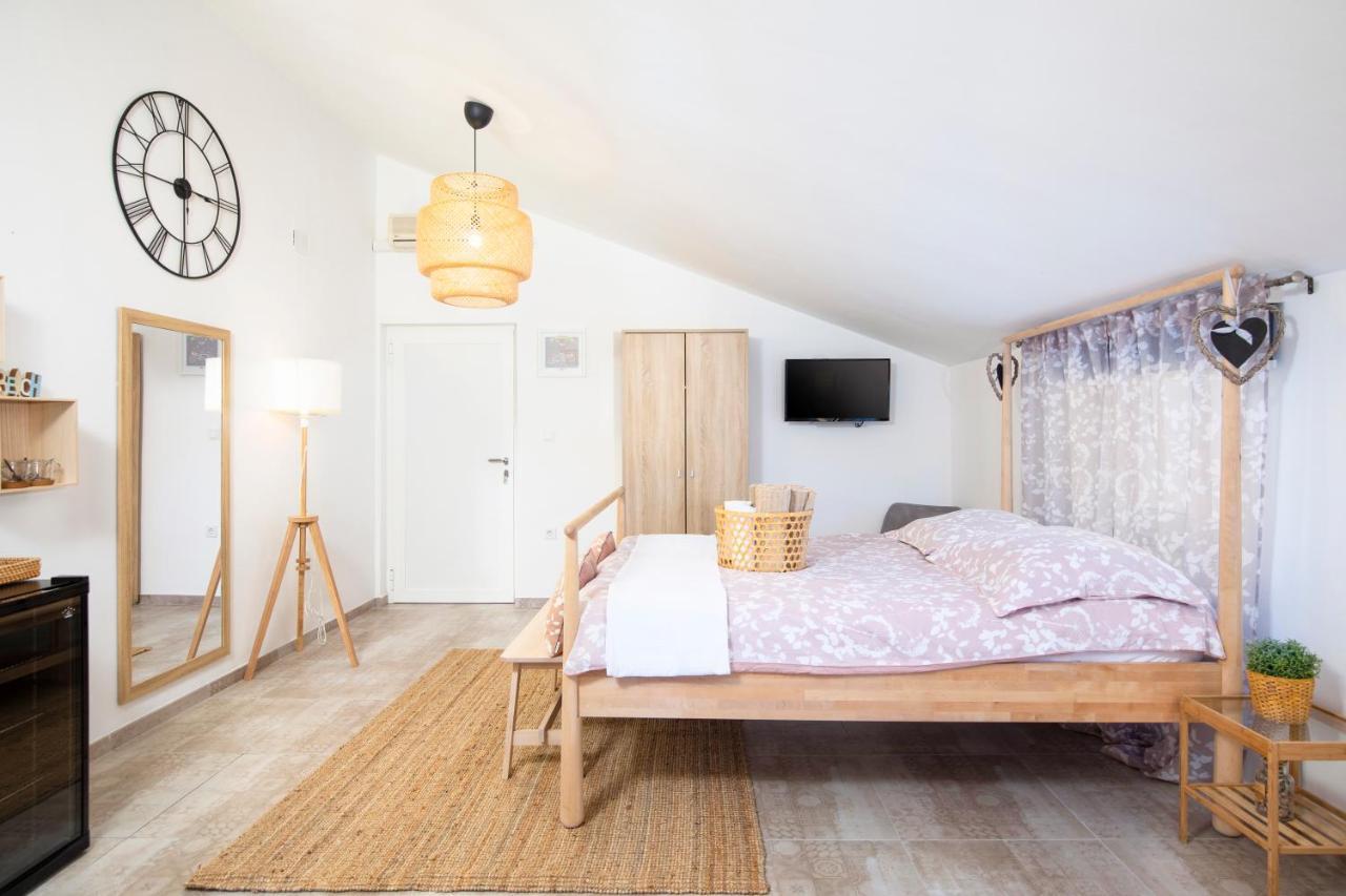 Apartments And Rooms Jakic 梅杜林 外观 照片