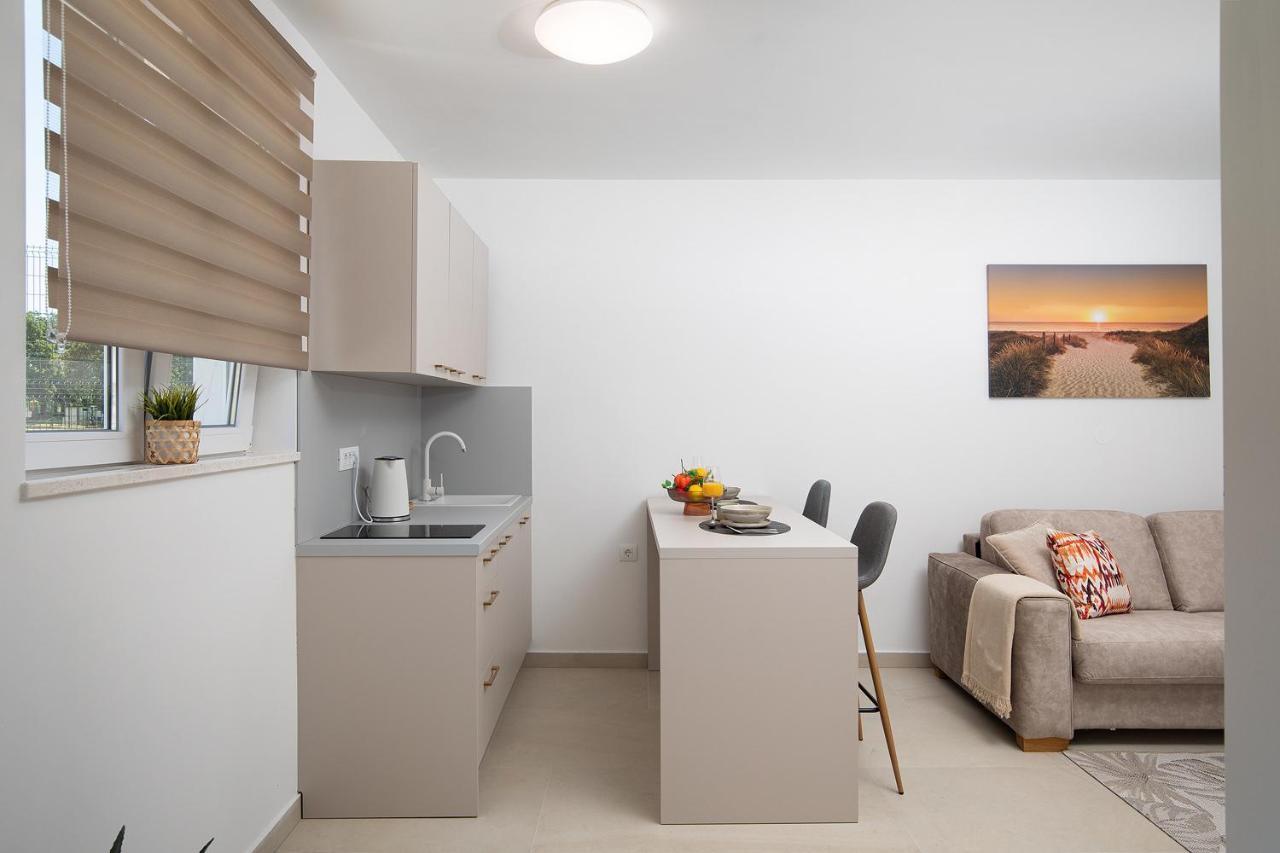 Apartments And Rooms Jakic 梅杜林 外观 照片