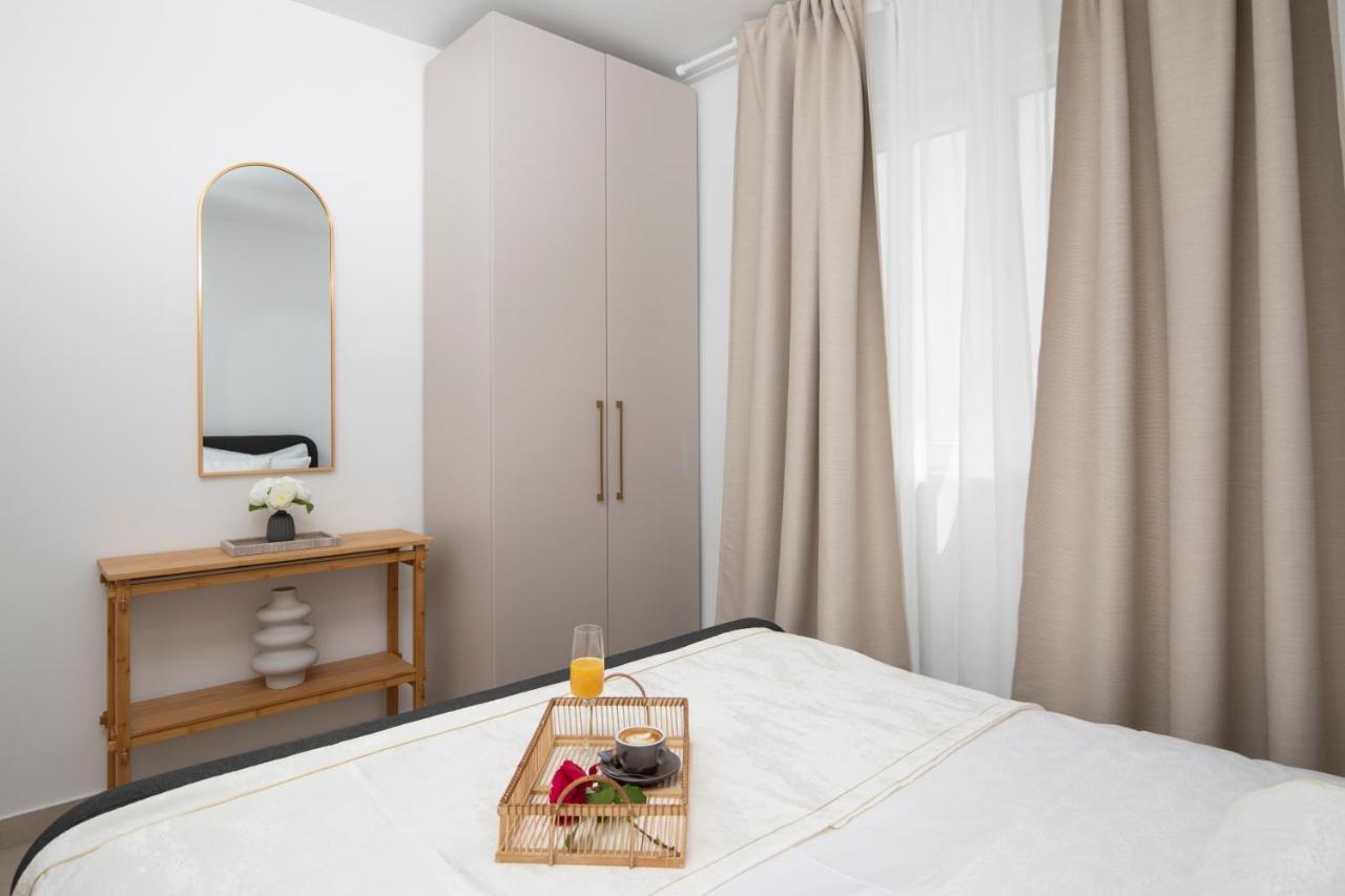 Apartments And Rooms Jakic 梅杜林 外观 照片
