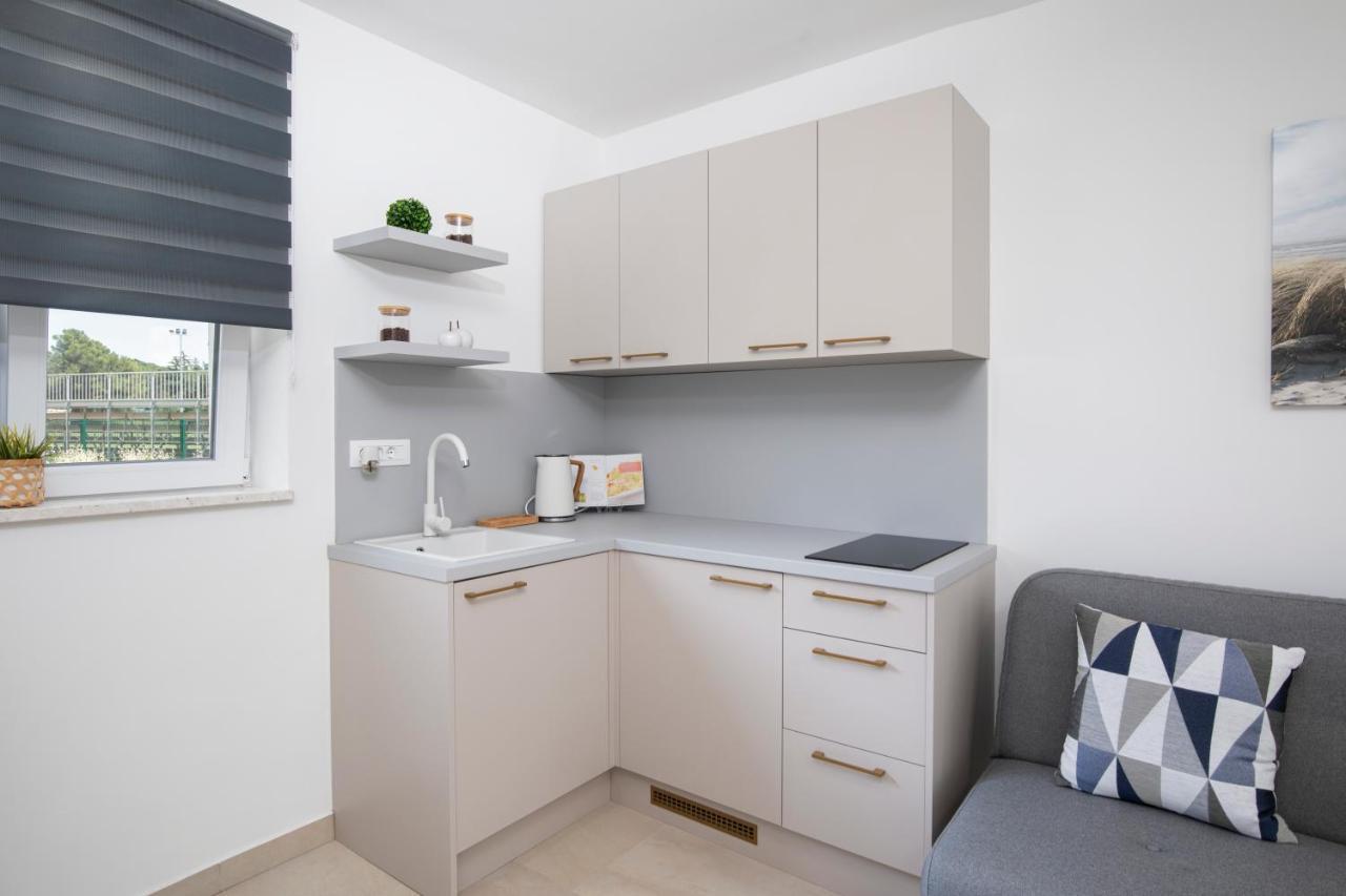 Apartments And Rooms Jakic 梅杜林 外观 照片