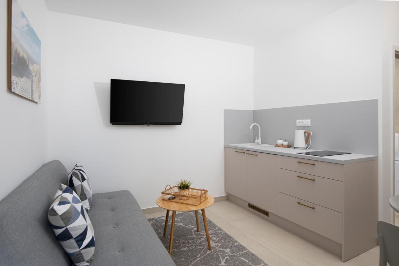 Apartments And Rooms Jakic 梅杜林 外观 照片