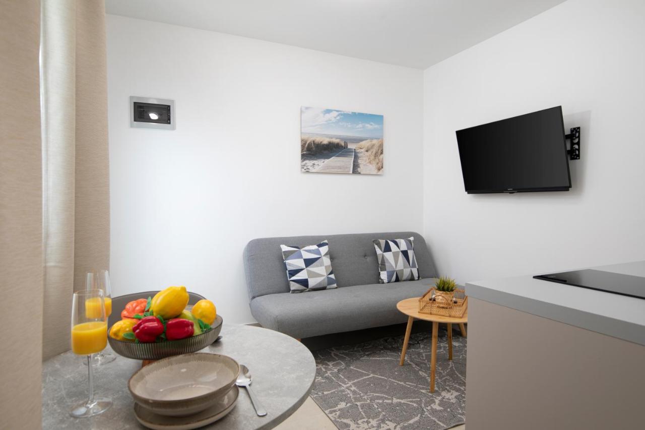Apartments And Rooms Jakic 梅杜林 外观 照片